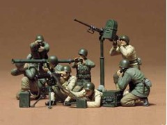 Tamiya U.S. Gun & Mortar Team Set, 1.35