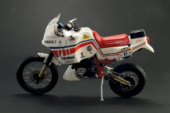 Italeri, Yamaha Ténéré 660 cc, Paris Dakar 1986, 1:9